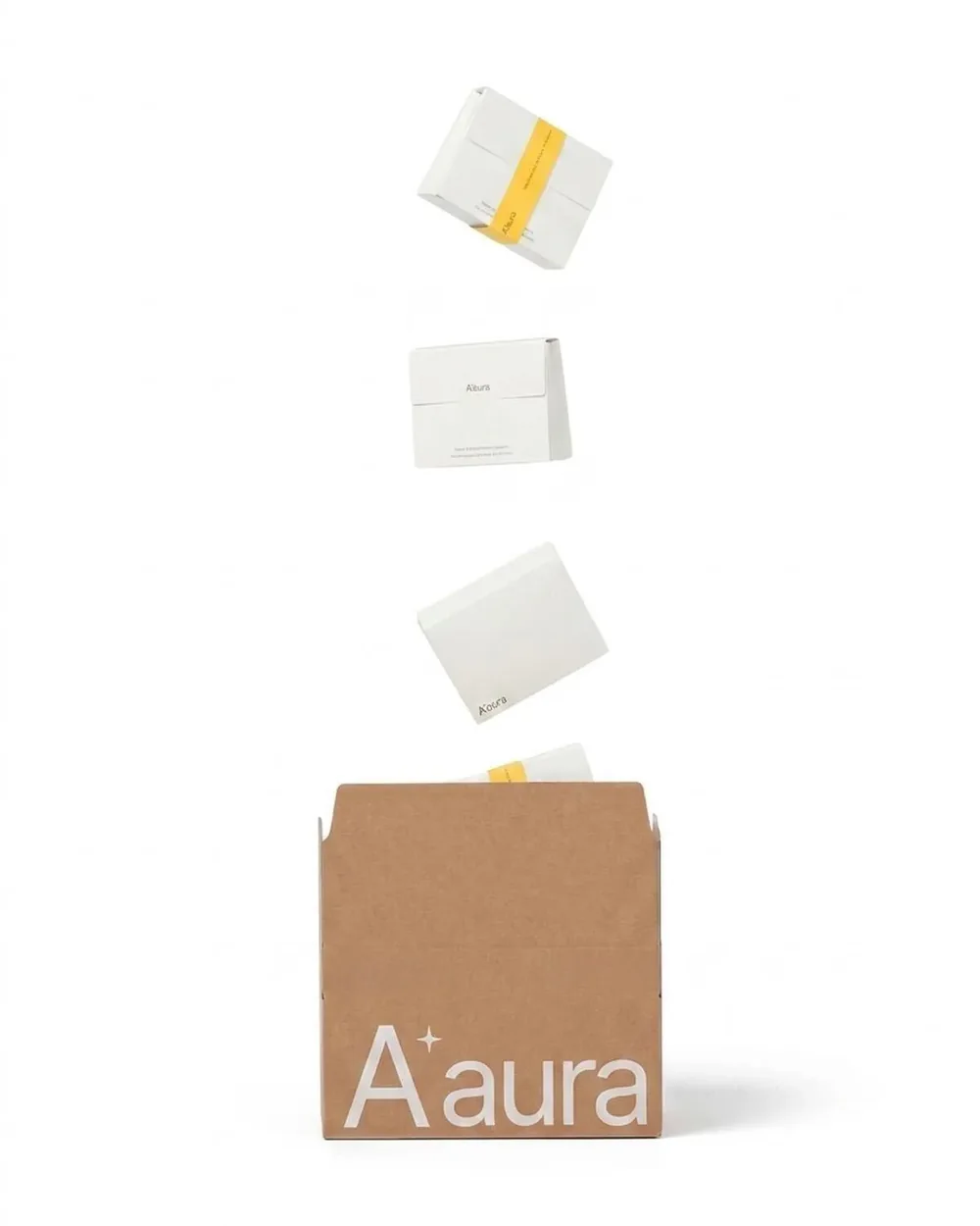 본품과 소량용 정품이 함께 담기는 A.aura 큐레이션 박스